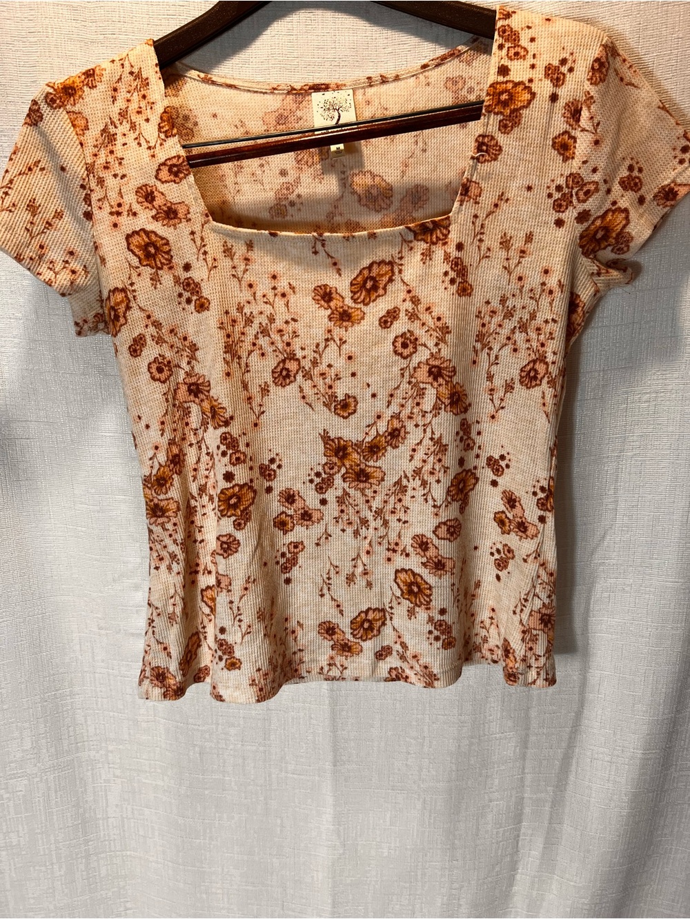 Self Esteem Cream Short Sleeve Floral Ribbed Tee with Rust Print SIZE MEDIUM